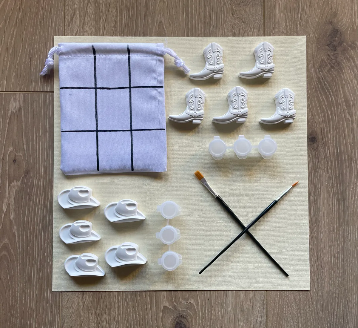 Hat and boot Tic-Tac-Toe paint kit