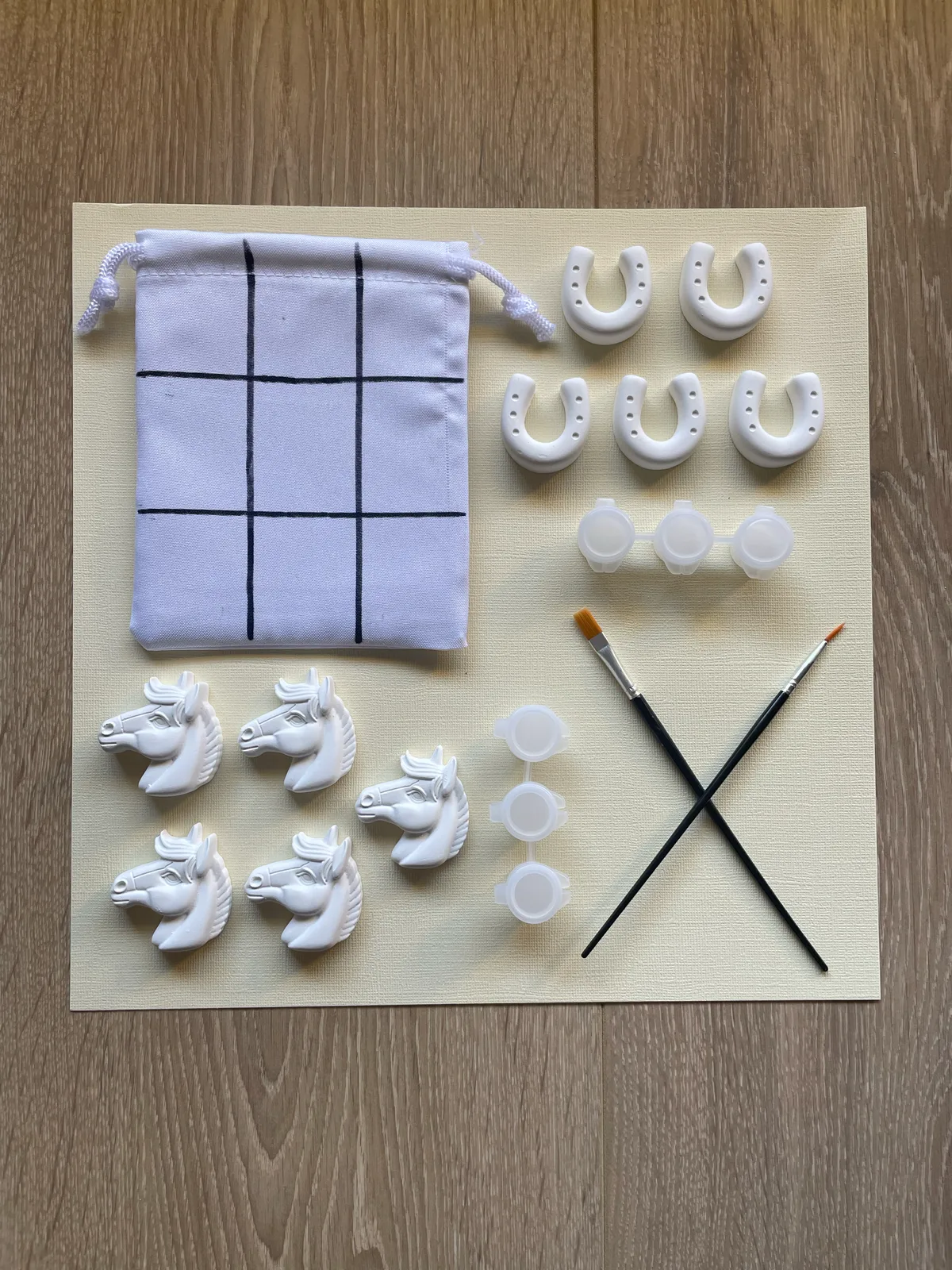 Horse and horseshoe Tic-Tac-Toe paint kit